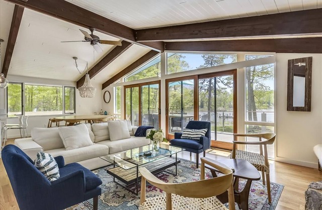 Mill Creek - Cool Cool Waterfront Home - ¡Piscina, parrilla, muelle, kayaks!