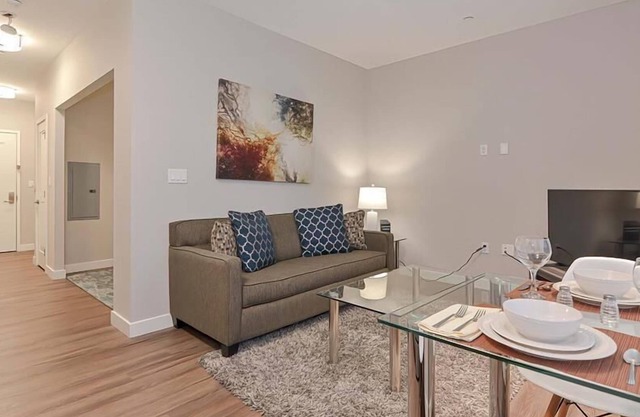 Minutes from Logan Intl Airport | Clean Studio | Gym | Indoor Pool | GLS