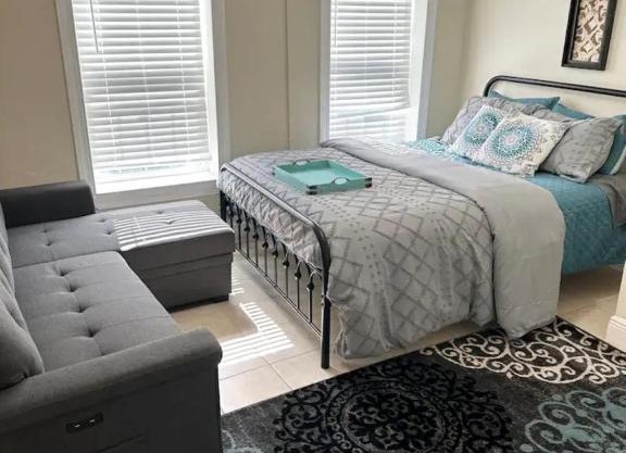 Minutes to the River Walk and the Alamo Pet Friendly Sleeps 8!