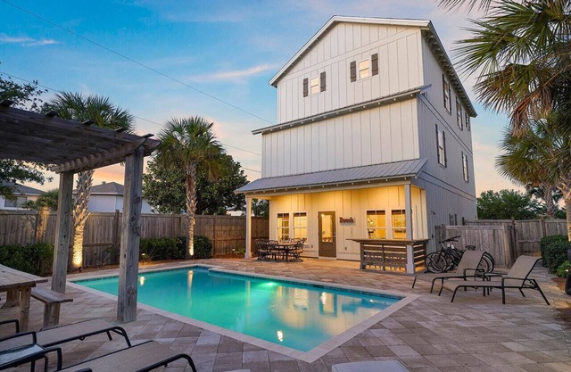 Miramar Beach 212 - Siete Habitaciones Villa, Capacidad 24