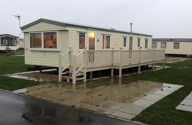 ML23 8 BERTH CARAVAN GOLDEN PALM CHAPEL ST LEONARDS