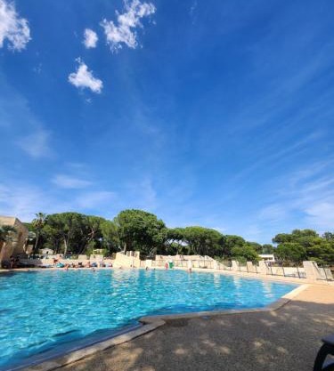 Mobil Home 6 à 8 personnes dans Camping 5 étoiles