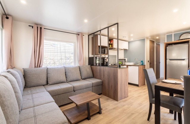 Mobil Home 'Soleia 2023 Mar Estan 4x' con terraza privada y aire acondicionado