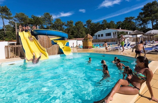 Recent mobile home 4 rooms 3 bedrooms in 4 * Les Dunes campsite 800m from the beach