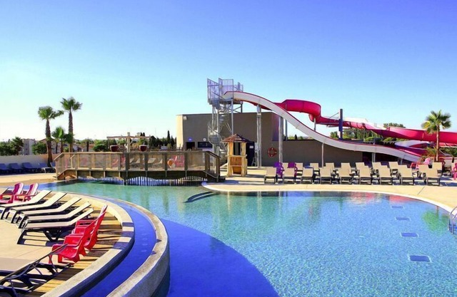 Casa móvil en Sérignan con gran zona de piscina