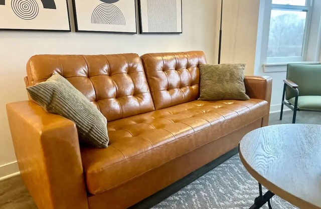 Modern 1 Bd on the Monon Trail w/ Free Parking