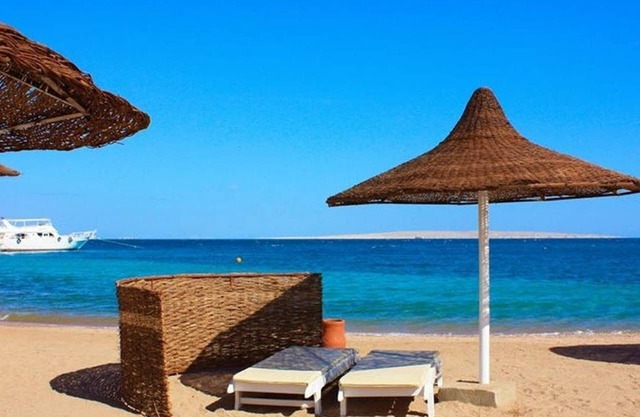 Modern 1 Bedroom Apartment with pool