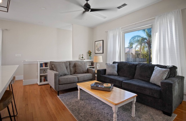 Modern 1BR in Historic Folsom, near top attractions