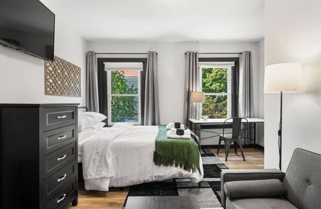 Modern 1BR Retreat near Historic Philadelphia + Free Parking