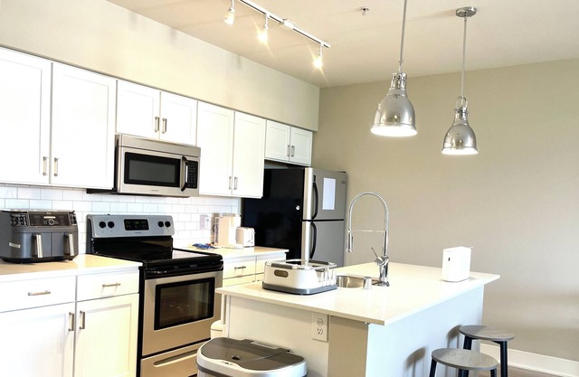 Modern 1BR Unit Central Location Near Downtown Kirkland And Evergreen Hospital