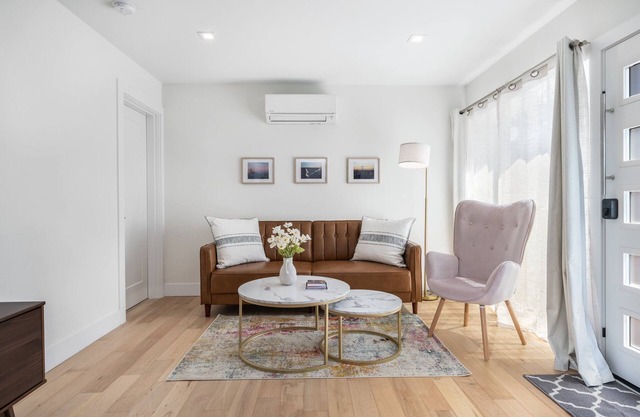 Modern 2B/1B Fremont Suite with Prime Walkability