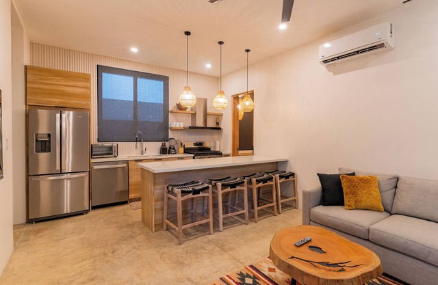 Casita Backdoor – A 5 min de Playa Guiones, Patio, Ducha y Rack de Tablas
