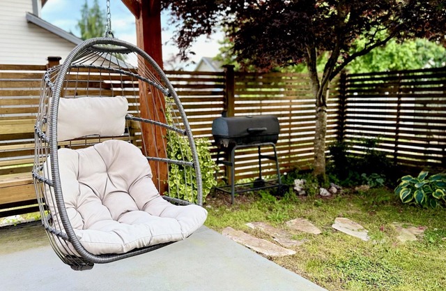 Modern 2 Bed + 2 Bath Suite in Central Location