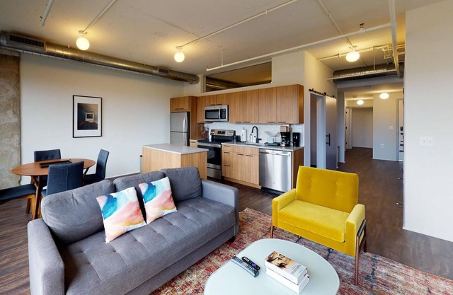 Modern 2BR in The Carlyle District w/ Amenities