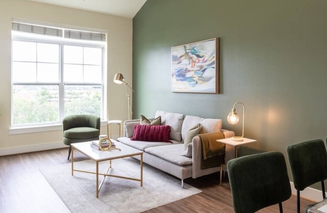 800 Carlyle - 542 #2 · Modern | 2BR Loft Style By Old Town | Free Parking