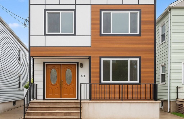 Modern 2BR + Office Near NYC W/ Parking - Sleeps 6