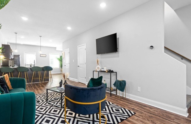 Modern 2BR Retreat Near Downtown Clarksville, APSU & F&M Arena