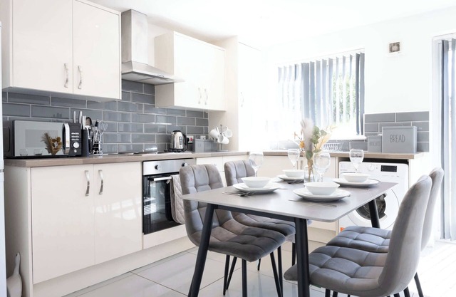 Spacious 3 Bedroom Home with Garden & Parking