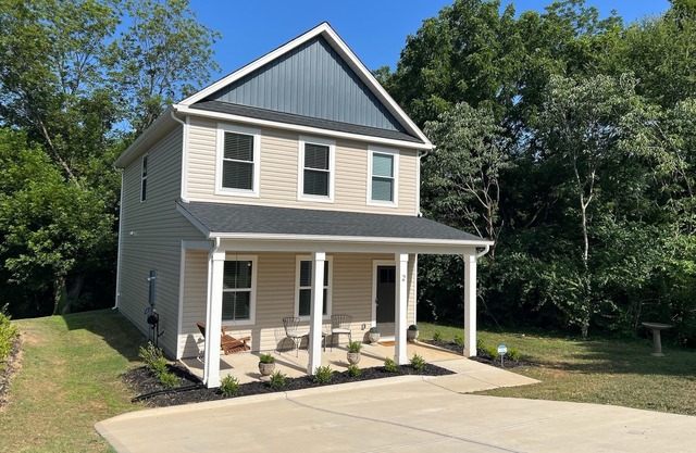 Modern 3-Bed New Build – Steps from Charming Downtown Belmont