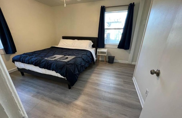 Modern 3-Bedroom Home with Cal-Kings Beds