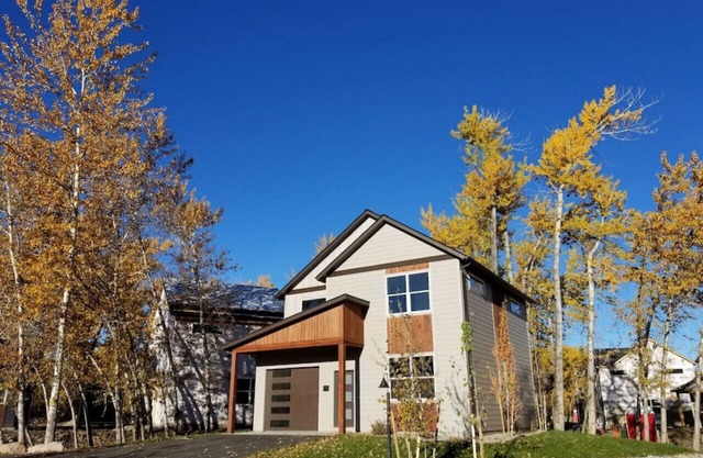 Modern 3Bdrm Farmhouse | River Access & Hot Tub