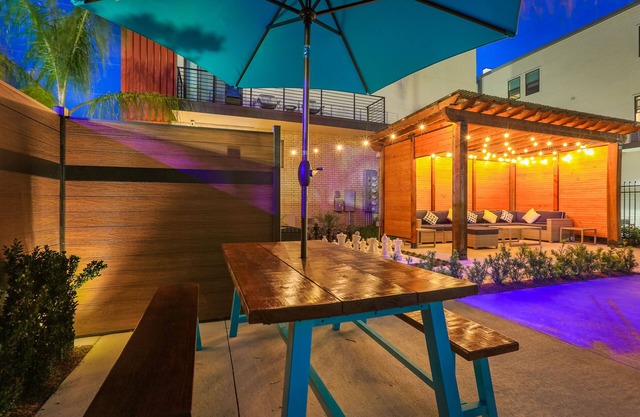 Modern 4BR Townhouse in Bienville Villas