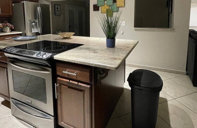 Modern 5 bedroom, 2 baths Venetian villa with pool