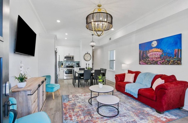 Modern 5BR/5BA Escape | Near FQ & Private Parking