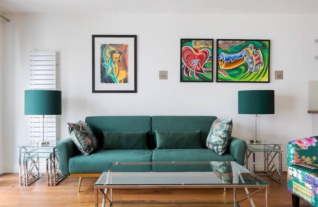 Modern and large oasis flat in Camden with patio