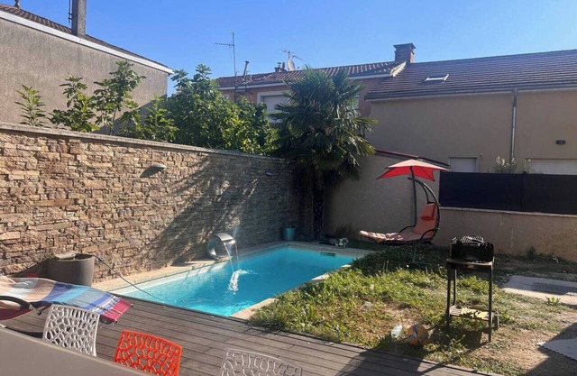 Casa moderna y espaciosa con piscina