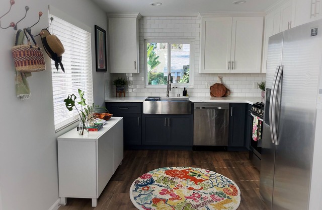 Modern and Sunny 2 Bedroom Home — 5 min from downtown!