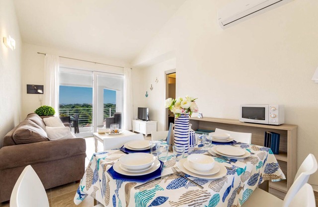 apartamento moderno a 5 min. del mar con piscina, aire acondicionado y wi-fi
