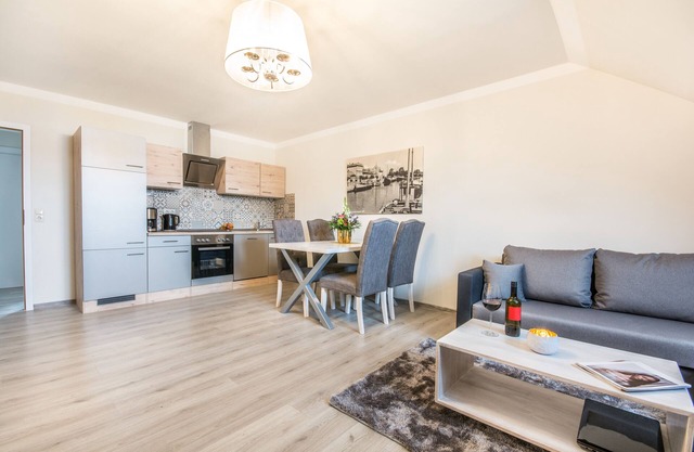 apartamento moderno / apartamentos en una ubicación privilegiada en la plaza de mercado en la localidad costera Ueckermünde