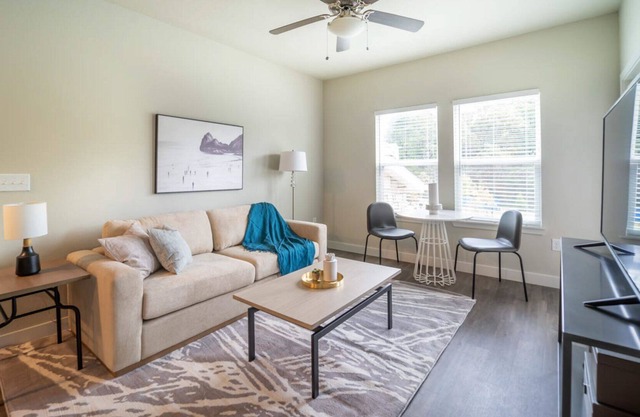 Modern Apartment in Prime Location (ID7896X37)