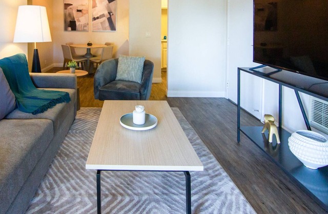 Modern Apartment in Prime Location (ID7444X46)