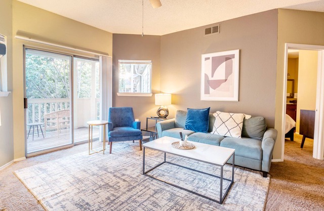 Modern Apartment in Prime Location (ID2947X30)