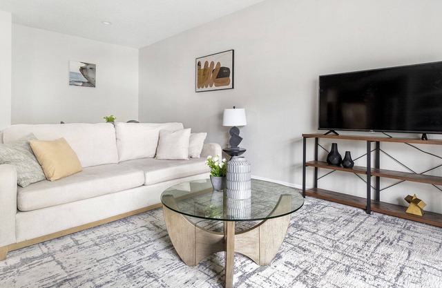 Modern Apartment in Prime Location (ID4123X24)