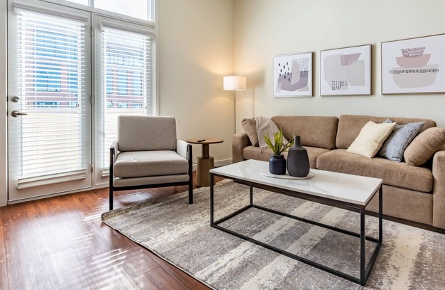 Modern Apartment in Prime Location (ID8657X50)