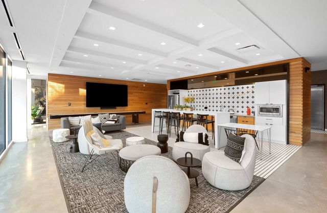 Modern Apartment in St. Louis! Pool! Free Parking! Gym!