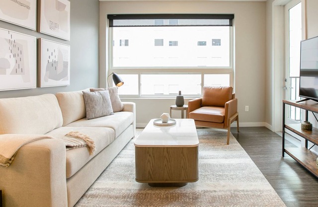 Modern Apartment in Prime Location (ID7744X77)