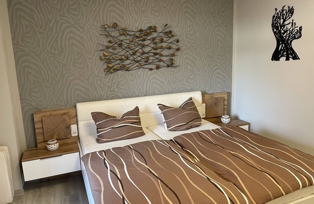 bonito apartamento con cocina y amplia terraza y equipamiento para bebés