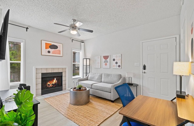 Modern Apartment near the Domain w/ King Bed