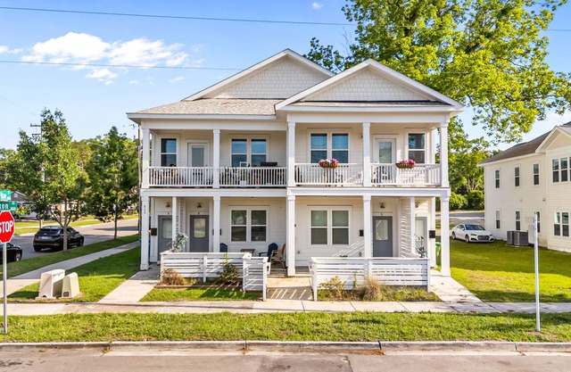 Modern Apartment short walk from Riverwalk| Full Kitchen, Wifi and Central AC