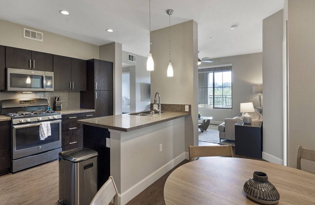 Modern Apartment in Prime Location (ID4415X85)