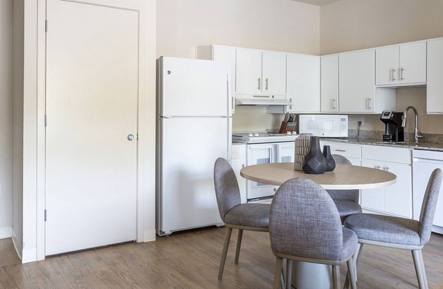 Modern Apartment in Prime Location (ID9271X34)