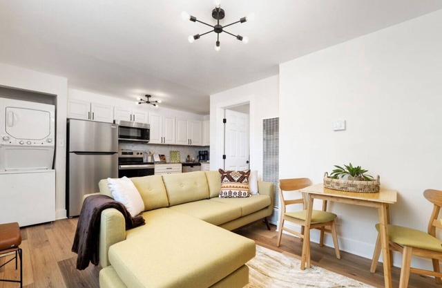 Modern Apt | Parking | Near German Village + Dtwn