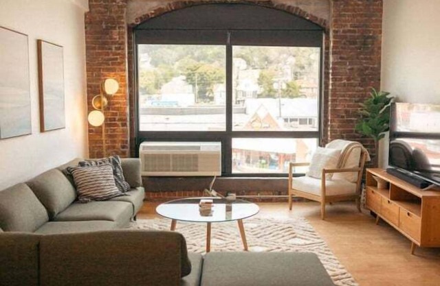 Modern Apt w/ Gym, Elevator, Coffee Shop | 322