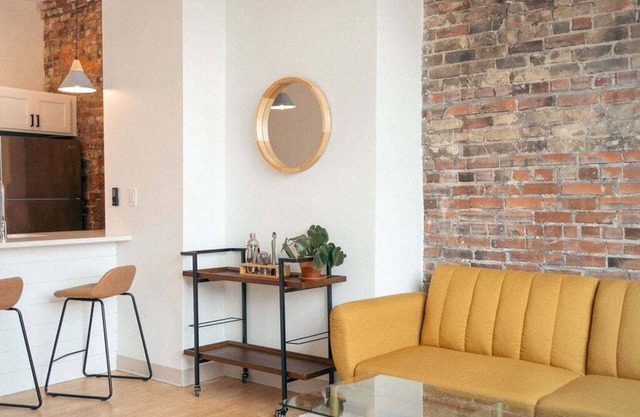 Modern Apt w/ Gym, Elevator, Coffee Shop | 225