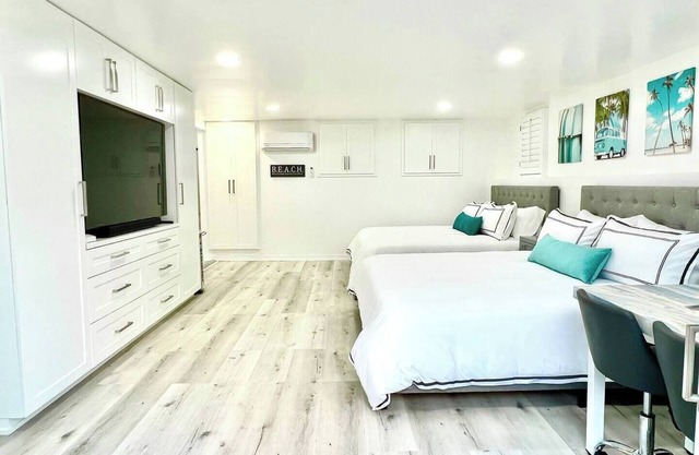 Modern, Beautiful, & Fun for Fam - Gated, Only steps from the Beach
