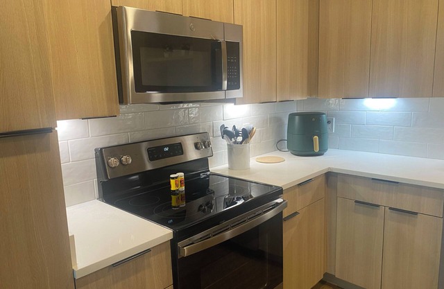 Modern Bright Sarasota Getaway Near Siesta Key